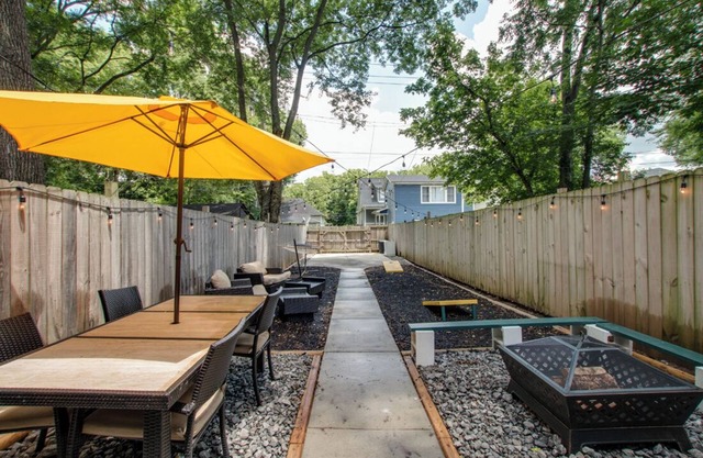 Private Backyard | 1.5mi to Downtown | Free Parking