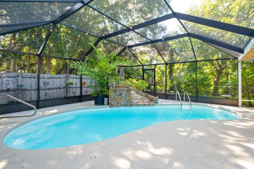 Private Backyard Oasis Cocoa Family Home!