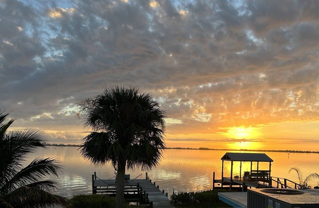 Private balcony with view! Cozy 2nd floor apt. close to Cocoa Beach & MUCH MORE