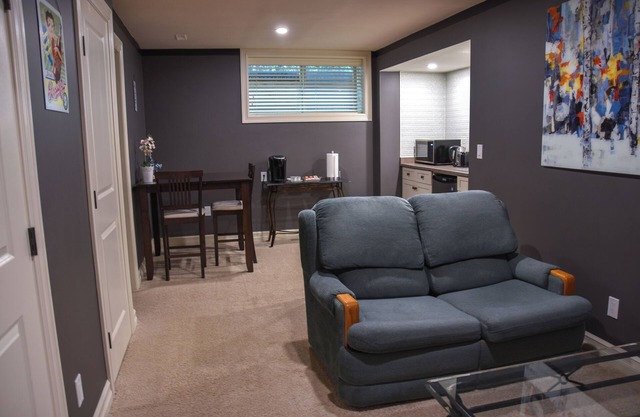 Private Basement Suite in Garrison