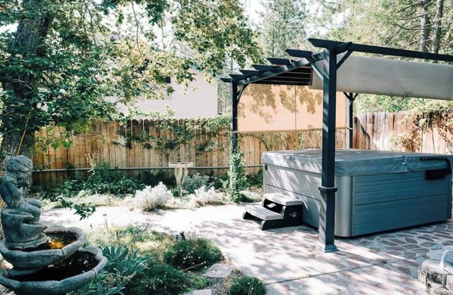 Private beach, boat slip, hot tub, pool table, fenced yard, BBQ, fire pit