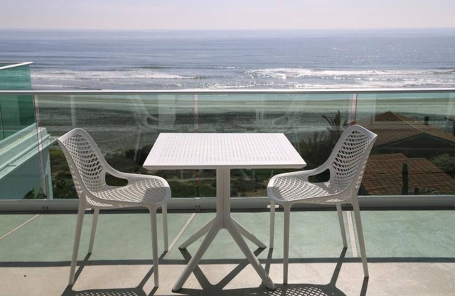Private beach apartment with balcony and direct access to sandy beach!