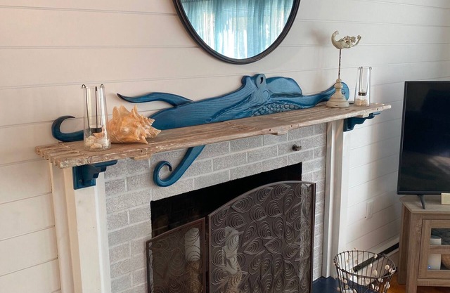 Dog friendly 4BR in secluded neighborhood with private beach on saltwater pond.