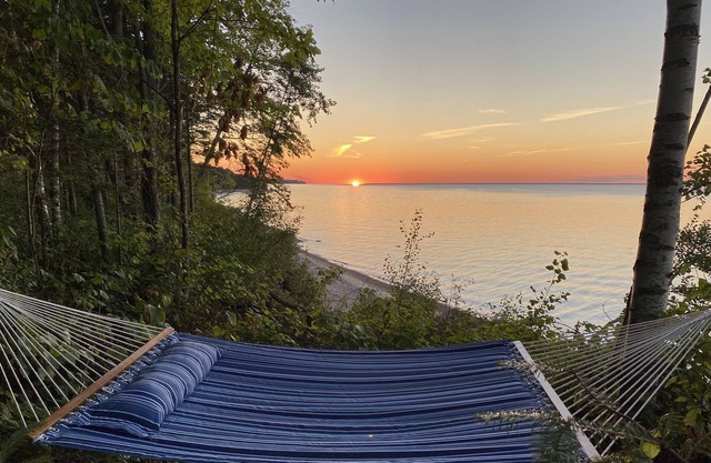 300 pies de fachada de agua privada en un lote de 9,6 acres