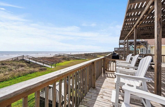 Private Beach Walkover, Sunset Views & Room to Gather