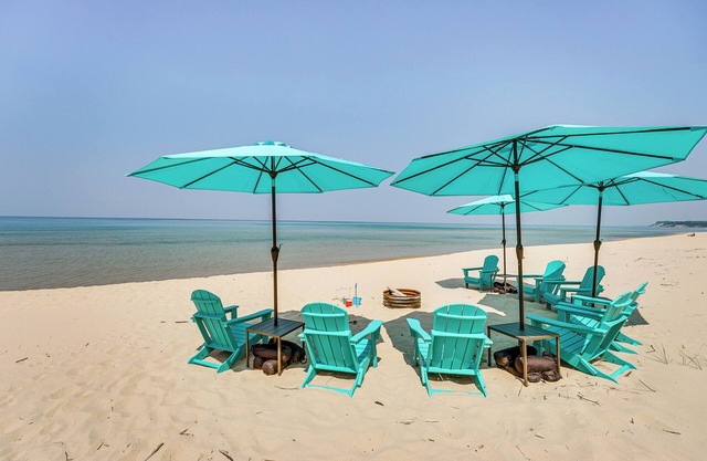 Private Beachfront Lake Michigan Rental w/ Kayaks