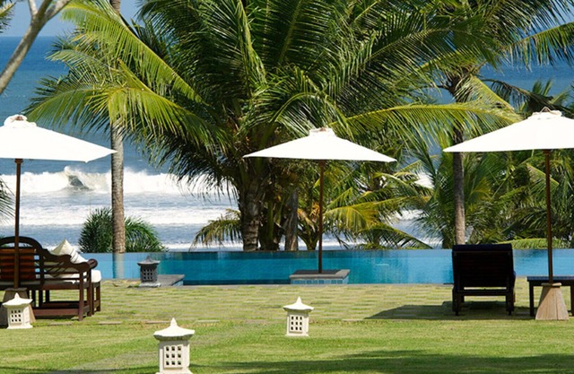 Private Beachside Escape with Lush Grounds – Bali Villa 1044