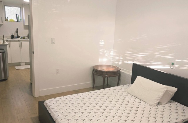 Private bedroom (2) in shared suit