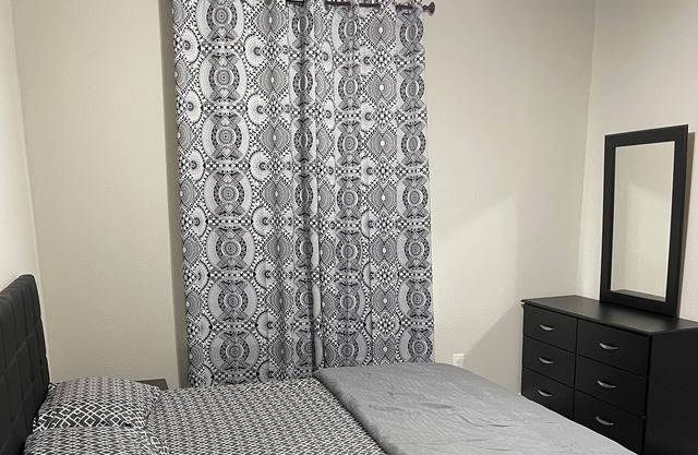 private bedroom in single family house in welcoming Denton with AC, WiFi