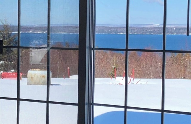 Private cabin in Boisdale. Perfect getaway for the whole family with a view!
