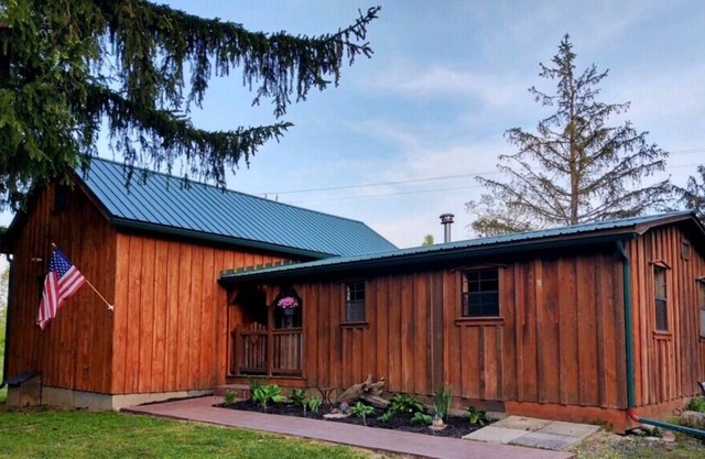 Private Cabin on 15 acres w/ pond minutes from Chautauqua Lake, pet friendly