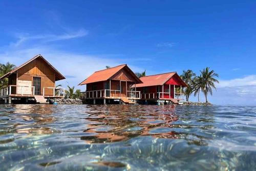 Private Cabin Over the Water PLUS Meals - San Blas Islands - private bathroom