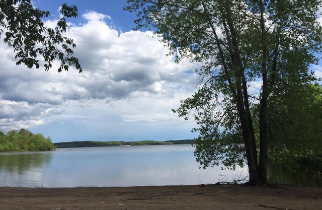 Campamento privado en 300 pies de frente al lago