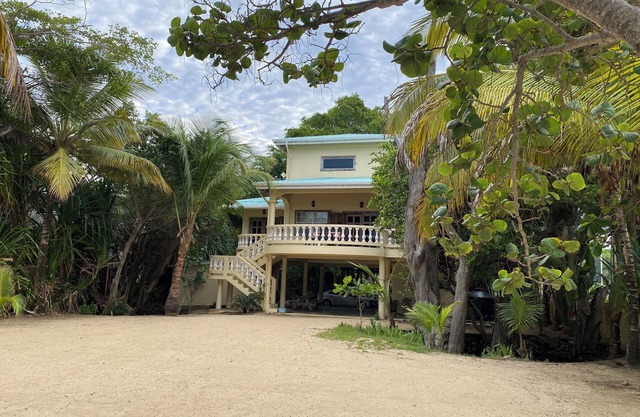 Frente a la playa privada del Caribe Inicio