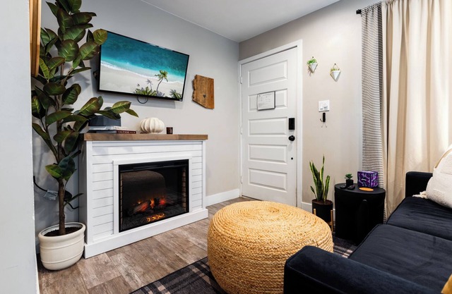 ¡Nuevo! Casita privada recién remodelada en el distrito histórico de Melrose