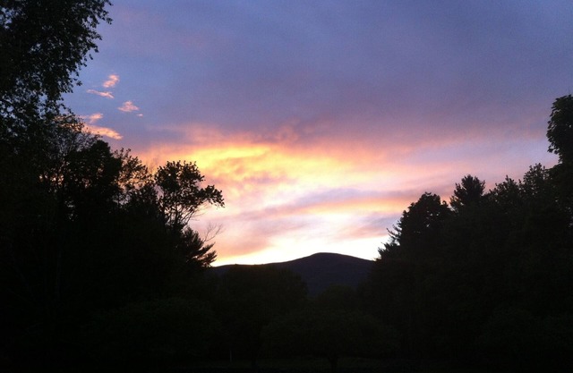Escapada privada de Catskills con una gran piscina, ideal para largas estancias de verano.