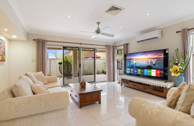 Private Cinema! 5Beds Spacious Villa Near Shops