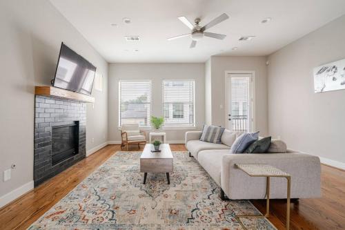 Private, city view , 5 beds, 2 balconies, Jacuzzi