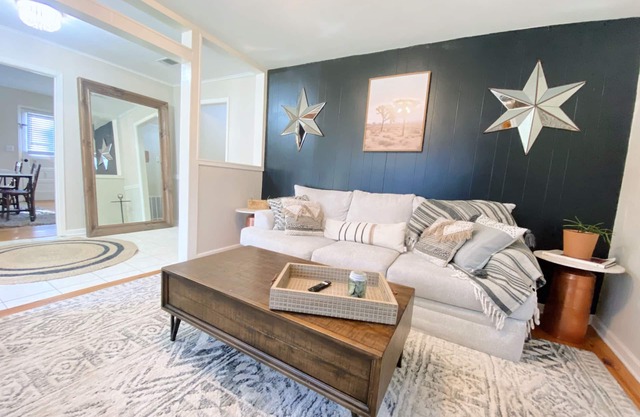 PRIVATE Cleveland St. Cottage~Walk Folsom Village