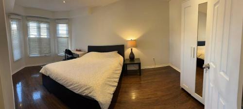 Private comfortable M1 bedroom