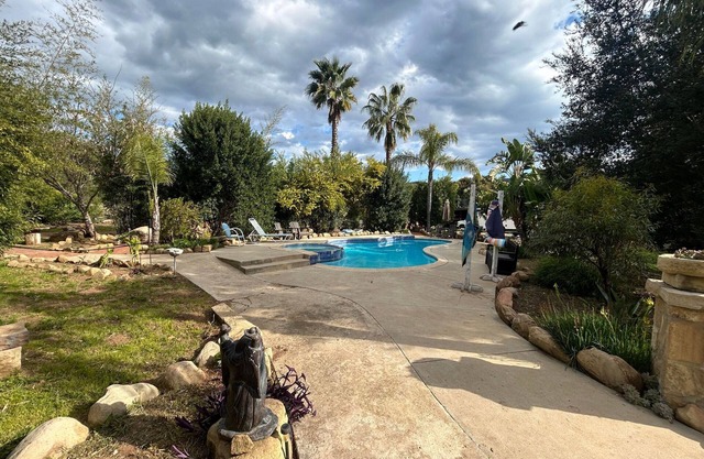 PRIVATE COUNTRY MANOR MOUNTAIN VIEWS A MUST-SEE