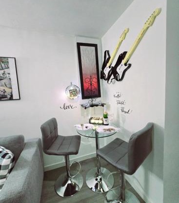 Private Cozy 1Br Basement Suite Perfect for Couple! With Date Bar for 2! Self Check-in, Private Parking
