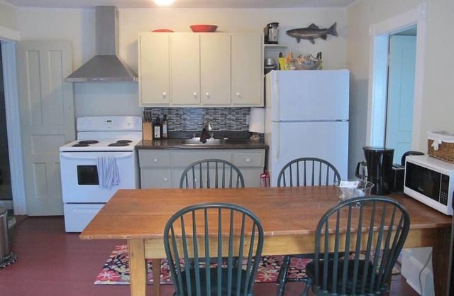 Private Cozy and Functional 1 bdrm, Bridgewater NS