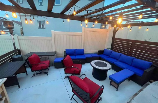 Private Cozy Daylight Basement Private Entrance