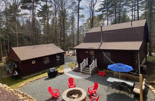 Private Cozy Log Cabin minutes from Lake George