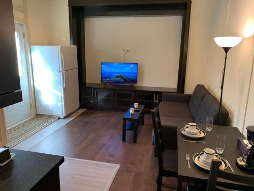 Private cozy suite near Dyke and Fisherman's Wharf
