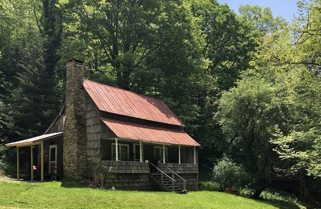 Escape privado perfecto para familias con mascotas cerca de Grandfather Mtn, Blue Ridge Pkwy