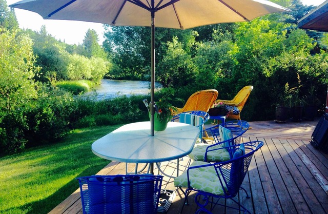Private Creekside Oasis Mere Steps From Town