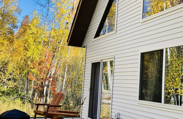 Private Destination! Hygge Retreat: Deep Woods! Minutes from Cornucopia, WI!