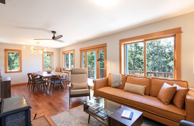 Private Disc Golf Course, Escape to Paradise in The Oaks, Hot Tub, Gorgeous Seclusion