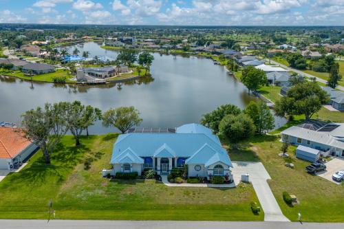 Private Dock and Pool Lakefront Florida Getaway!