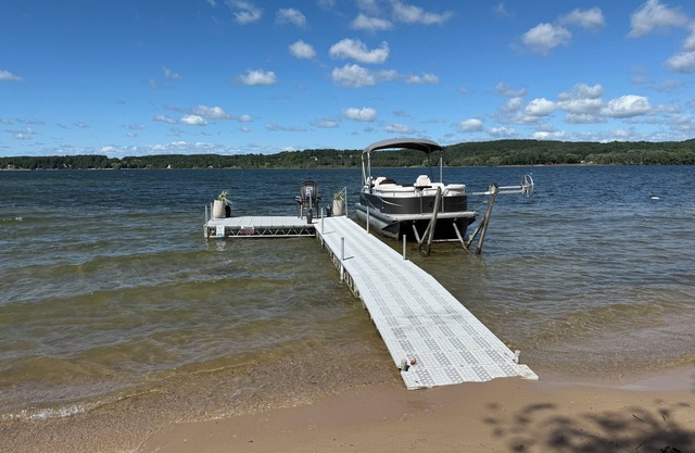 NEW Private DOCK on Lake Charlevoix / Pontoon Rental / NEW GolfCart / RV Parking