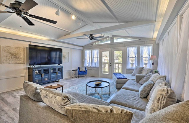 Private Dock & Deck: Lakefront Hot Springs Home!
