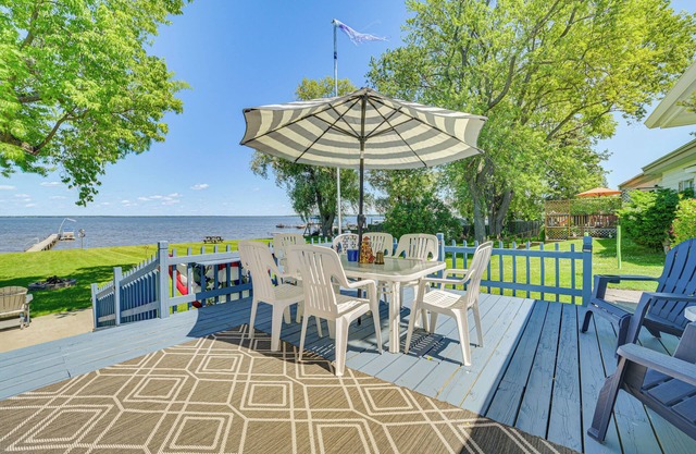 Private Dock & Fire Pit: Houghton Lake Home!