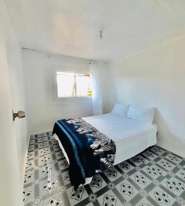 Private Double Room - Airport Cottage