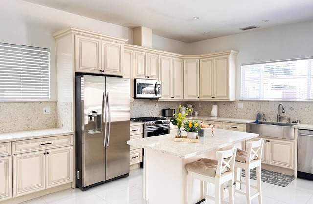 Private Luxury Home w/ 5 Beds and Large Backyard