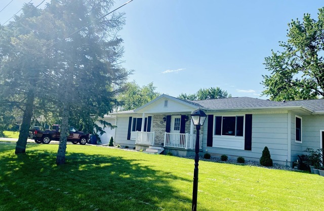 Private EAA duplex for rent - 15 min from the Airventure site!
