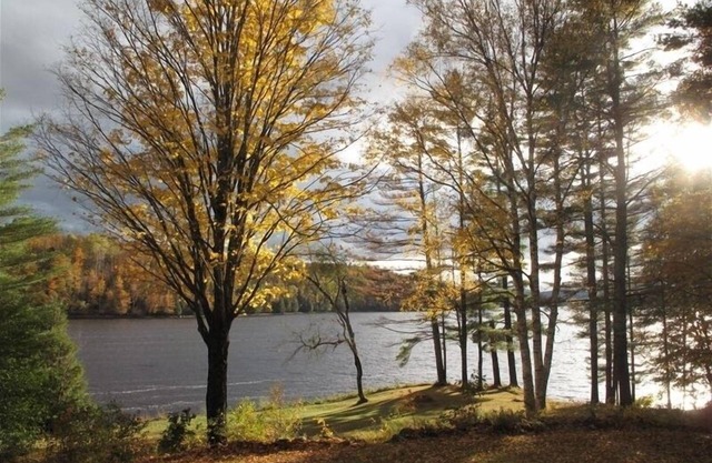Private Elegant Waterfront Home, 4 Acres, Vistas! Fam amable!
