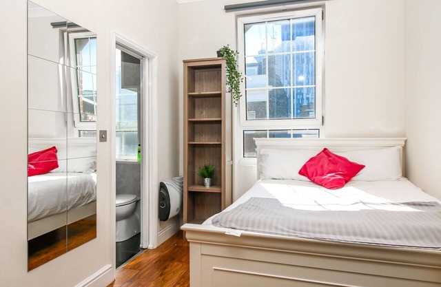 Habitación privada con baño en la calle Liverpool, Brick Ln