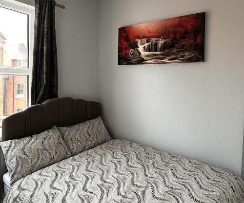 Private ensuite room close to Rotherham city centre 3