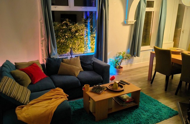 Private Entire House - 3 Bedrooms, Garden, Parking