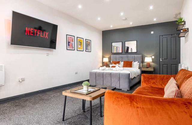 Private Entrance Apartment Kitchen SmartTV Parking
