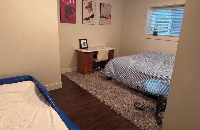 private entrance, spacious 1 bdrm with two beds, in Canada near the border