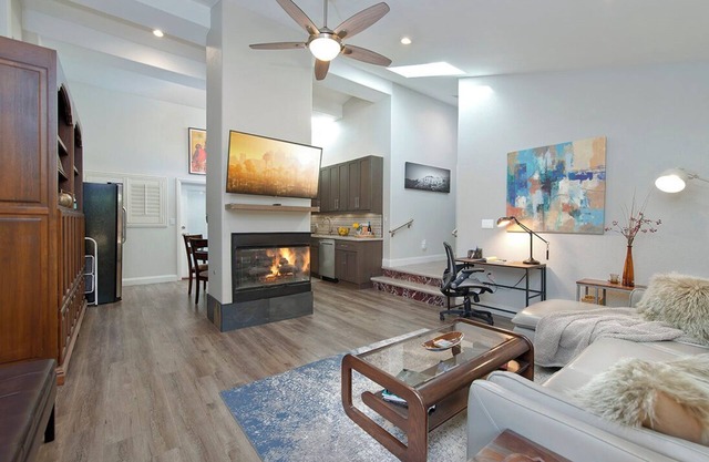 Completo, nuevo, privado y espacioso 2 BR + 1. Suite de invitados de 5 BA