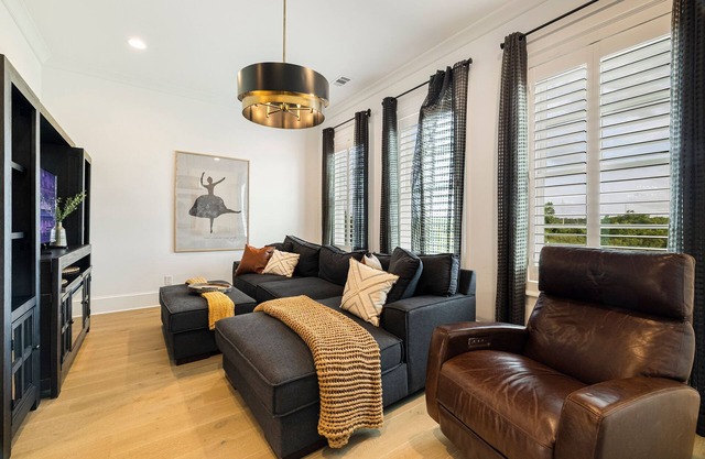 Private Escape by the Savannah Riverfront w/ Parking by Lucky Savannah