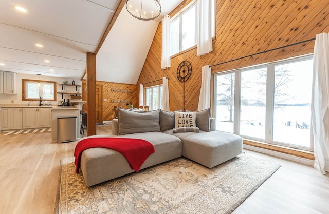Private family friendly cottage, with beautiful sandy beach.